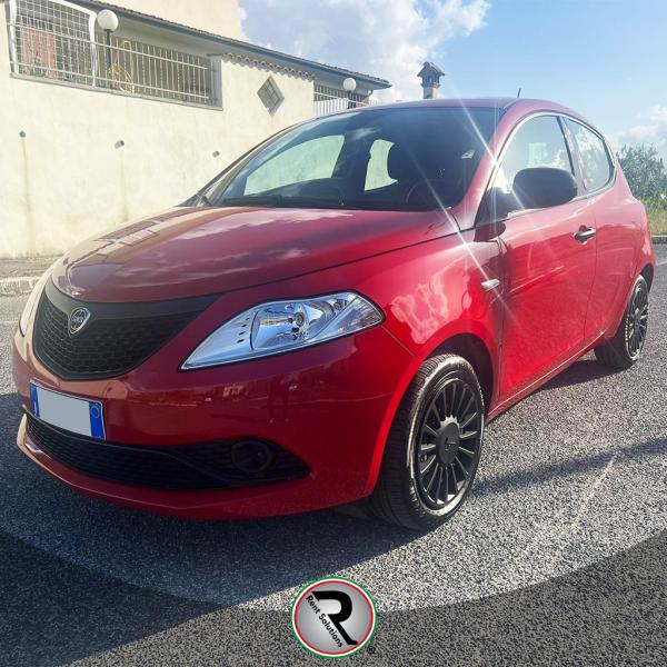 Lancia Ypsilon Hybrid - Rosso